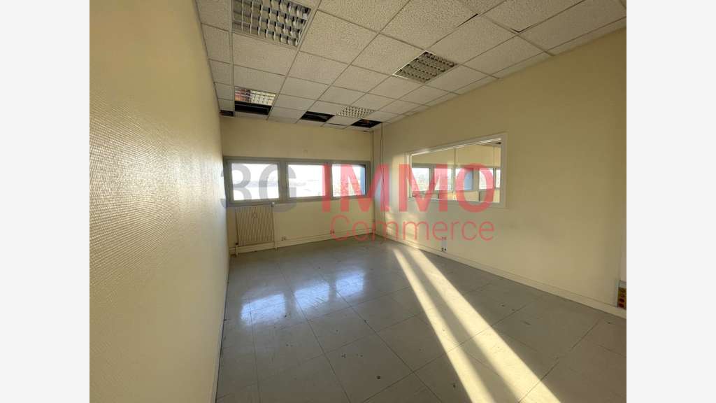 A louer bureaux 1002m² zone industrielle de Niort