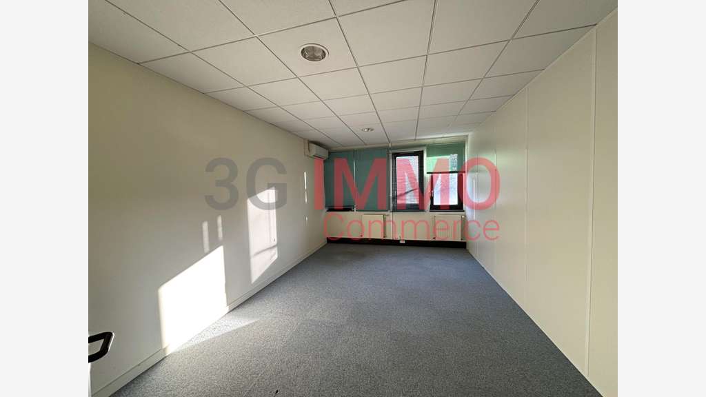A louer local 500m² Niort proche Aven. La Rochelle