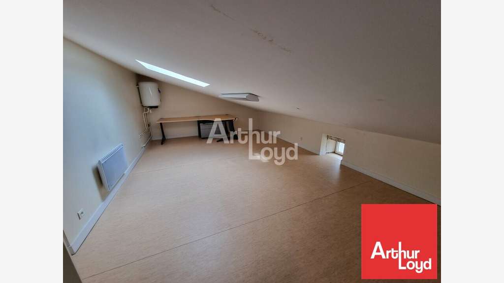 Bureaux de 110m² à louer à Niort axe passant
