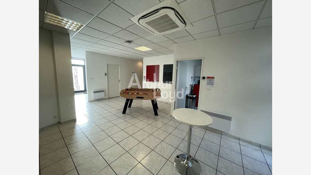 Bâtiment de bureaux 300m² à louer à Niort