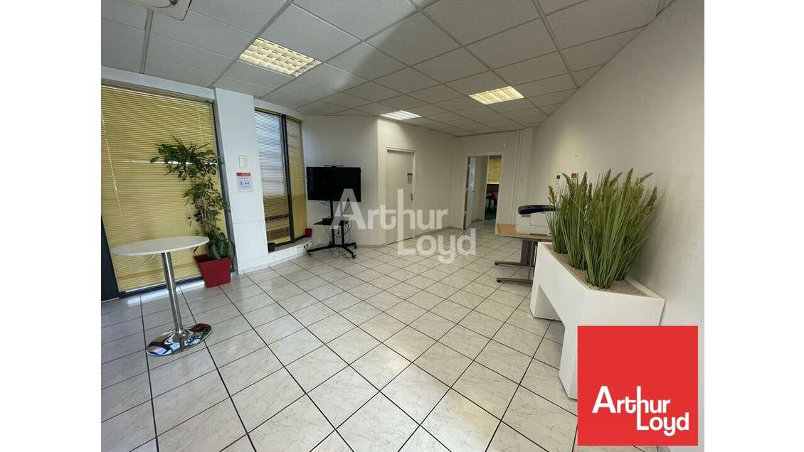 Bâtiment de bureaux 300m² à louer à Niort