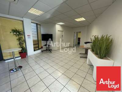 Bâtiment de bureaux 300m² à louer à Niort