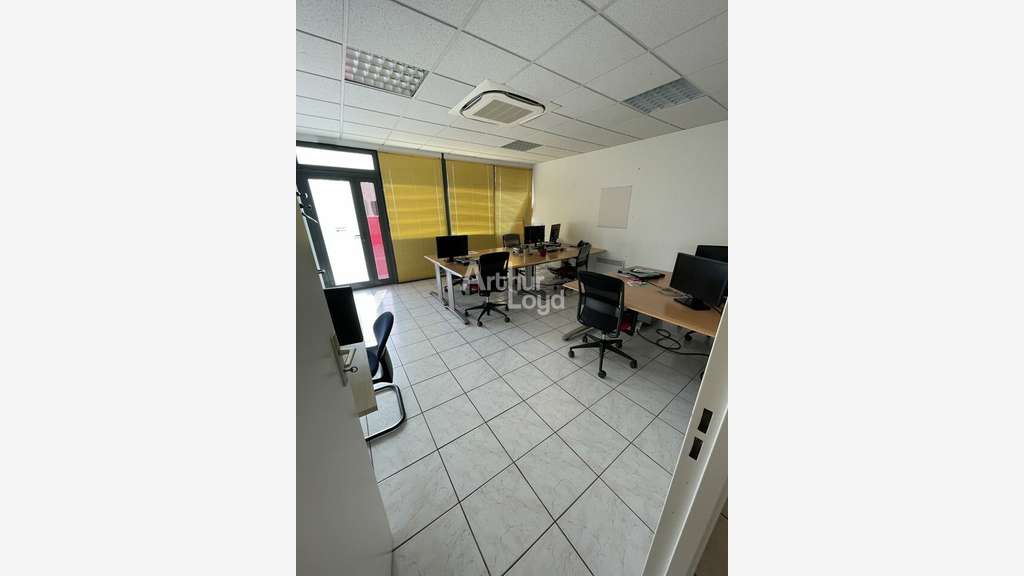 Bâtiment de bureaux 300m² à louer à Niort
