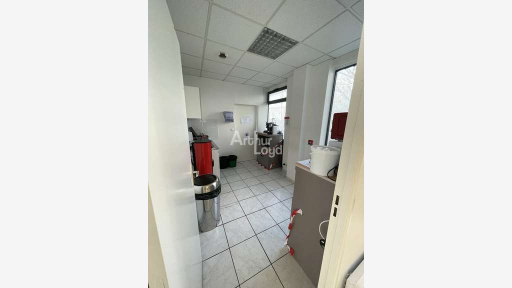 Bâtiment de bureaux 300m² à louer à Niort