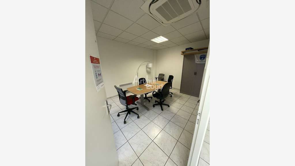 Bâtiment de bureaux 300m² à louer à Niort