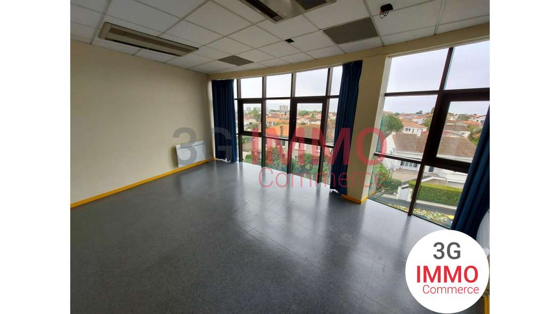 A louer bureaux climatisés 287m² à Niort Sud