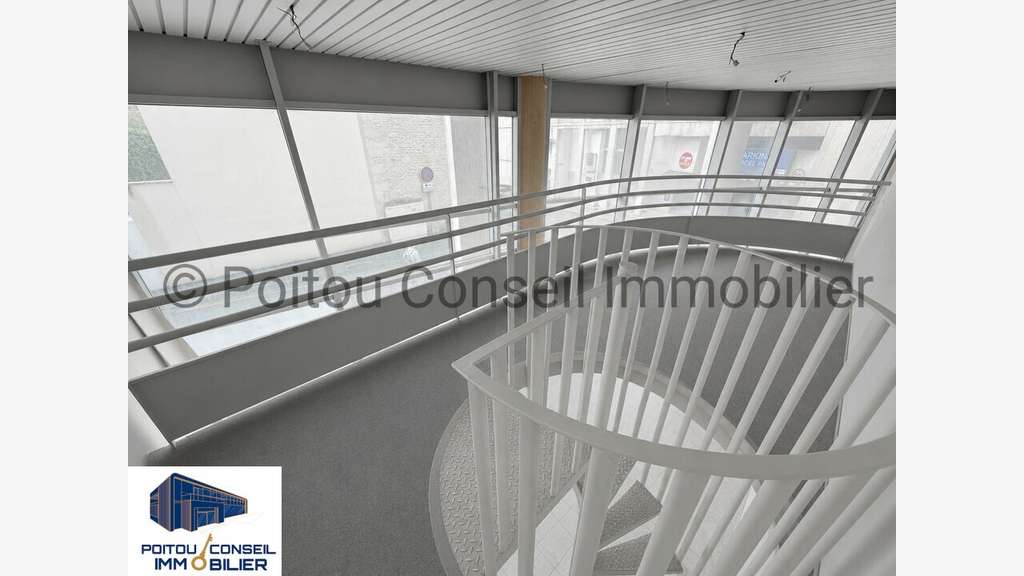A louer local cial de 30m² empl strat Niort centre