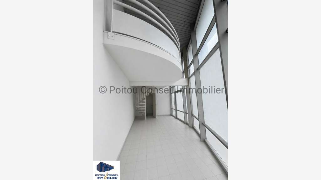A louer local cial de 30m² empl strat Niort centre
