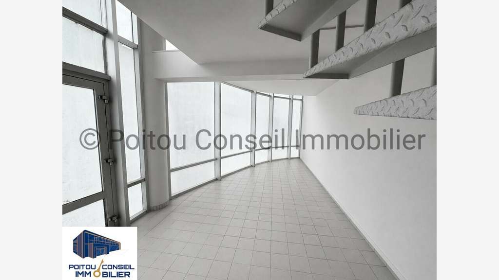 A louer local cial de 30m² empl strat Niort centre