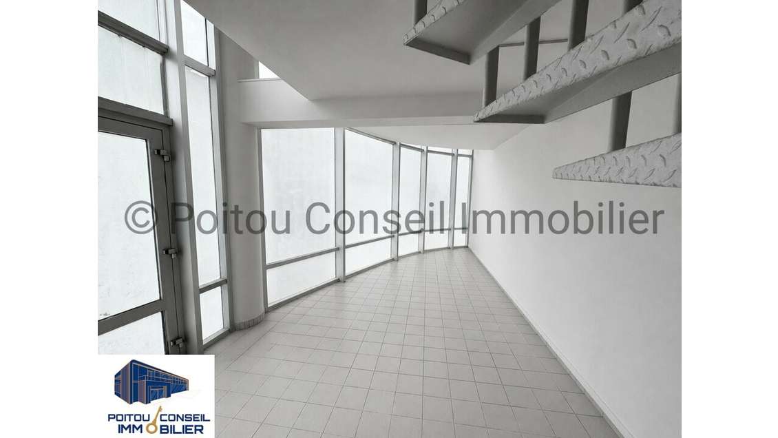 A louer local cial de 30m² empl strat Niort centre