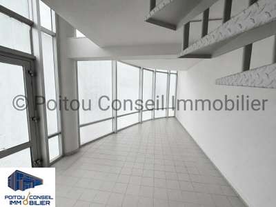 A louer local cial de 30m² empl strat Niort centre