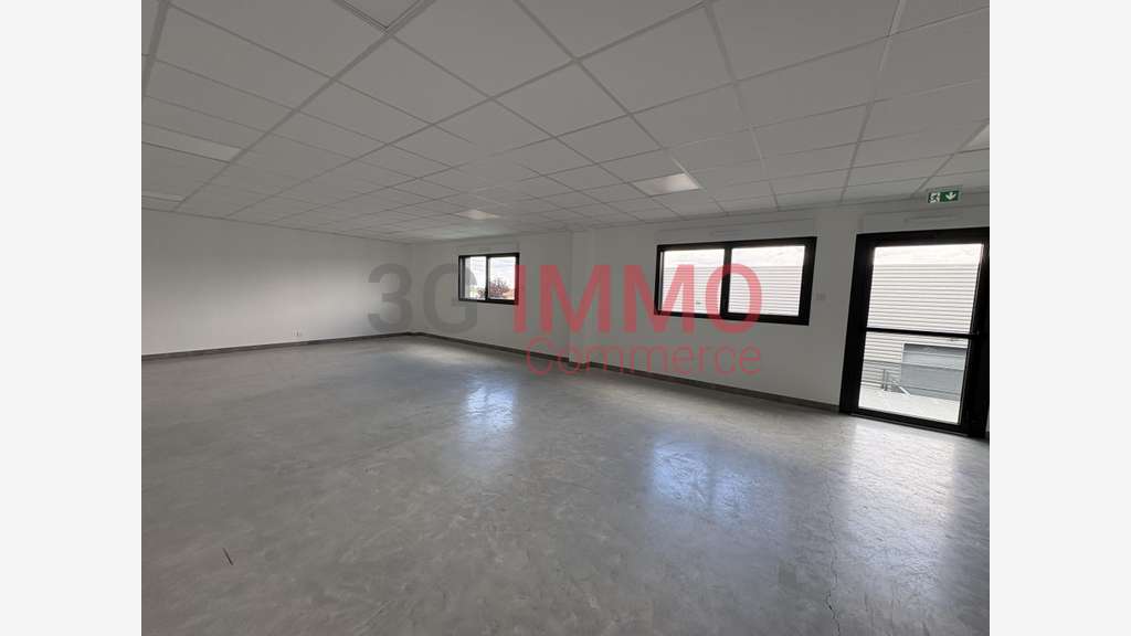 A louer bureaux brut de béton à Niort ZA Nord
