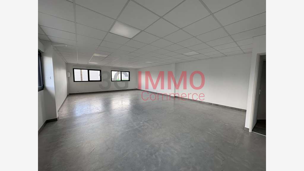 A louer bureaux brut de béton à Niort ZA Nord