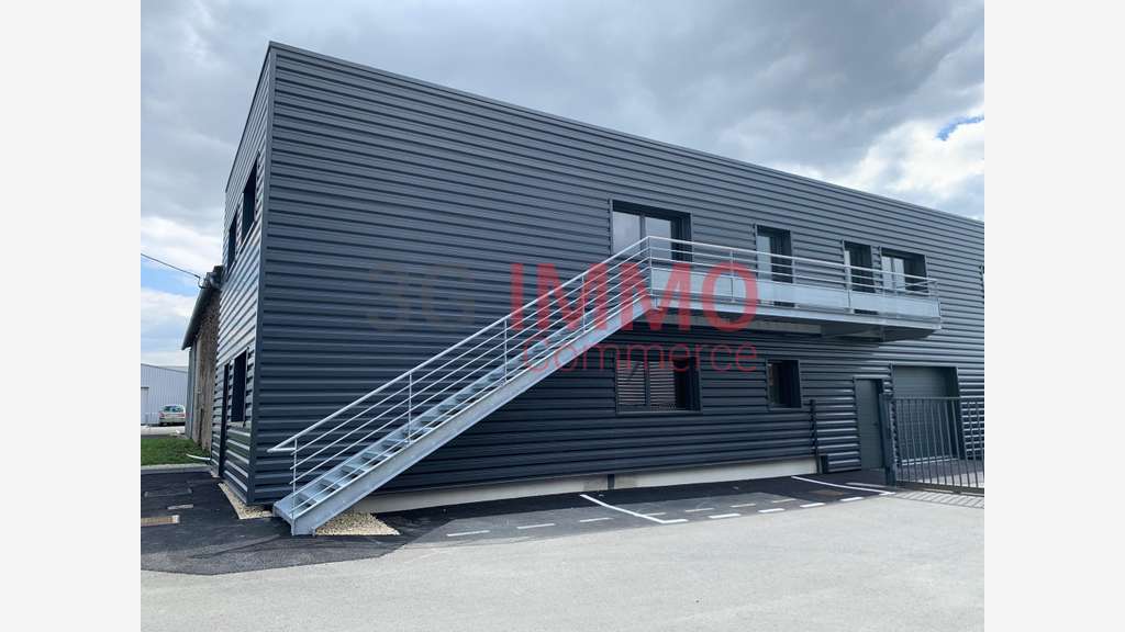 A louer bureaux brut de béton à Niort ZA Nord
