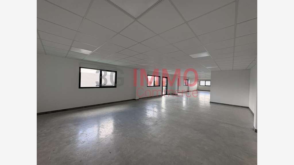 A louer bureaux brut de béton à Niort ZA Nord