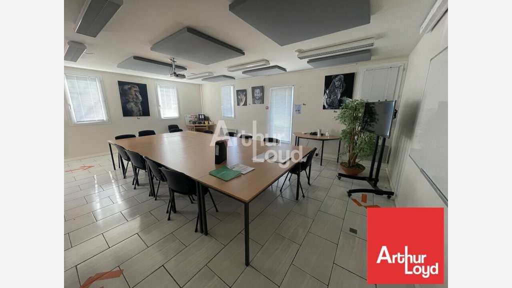Loue bureaux de plain pied 217m² à Niort centre