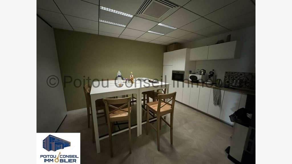 A louer bureaux de 235m² à Niort av de la Rochelle