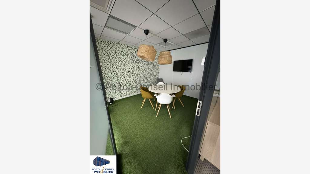 A louer bureaux de 235m² à Niort av de la Rochelle