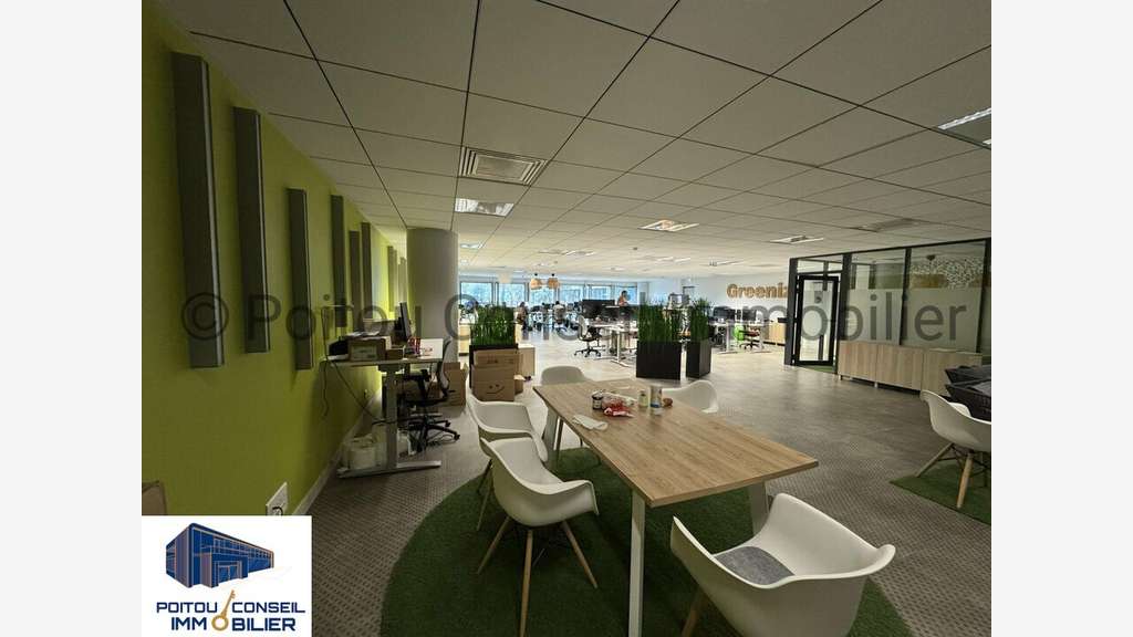 A louer bureaux de 235m² à Niort av de la Rochelle
