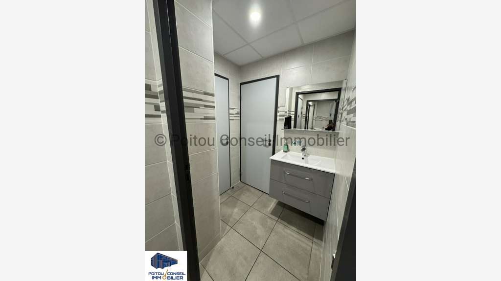 A louer bureaux de 235m² à Niort av de la Rochelle