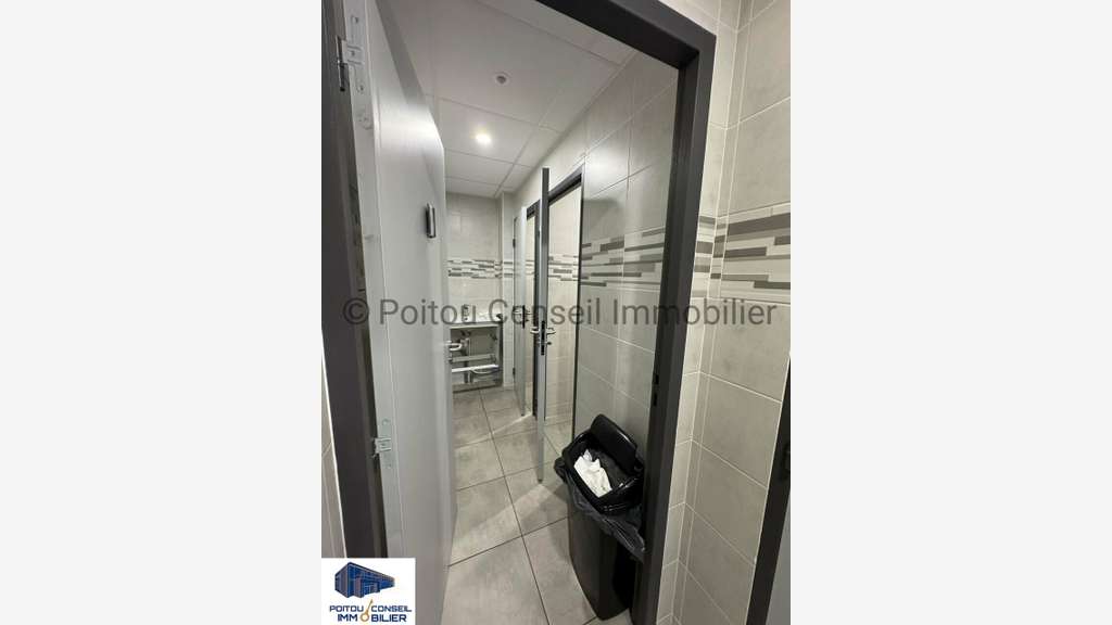 A louer bureaux de 235m² à Niort av de la Rochelle