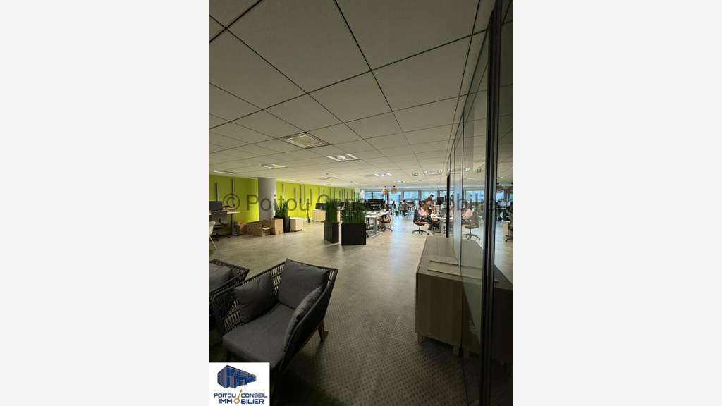 A louer bureaux de 235m² à Niort av de la Rochelle