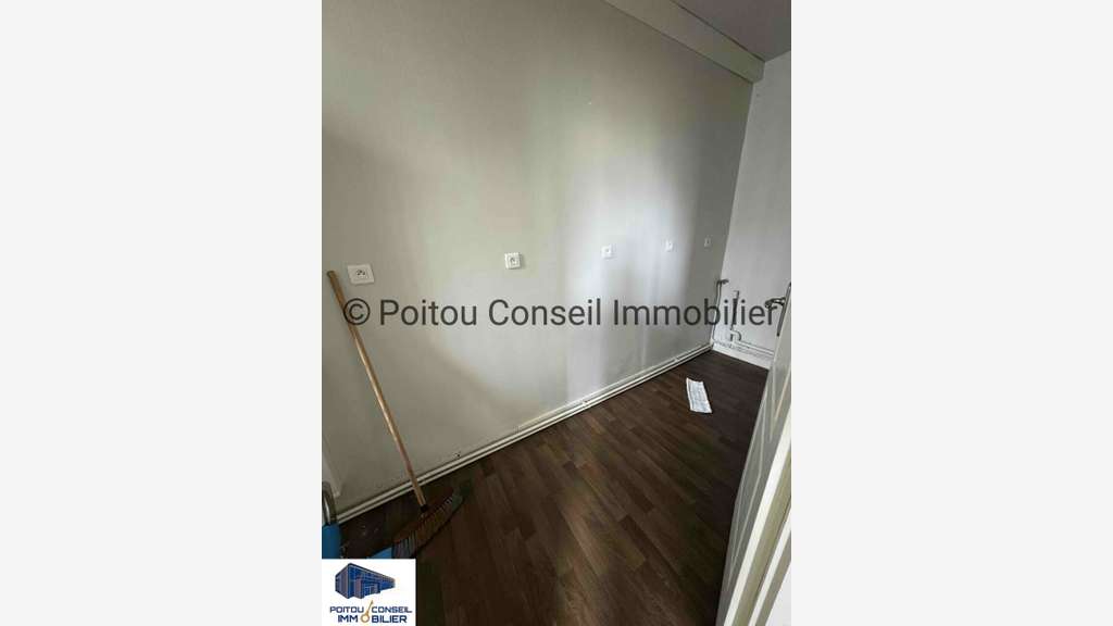 Loue bureau 91m² au 1er étage centre ville Niort