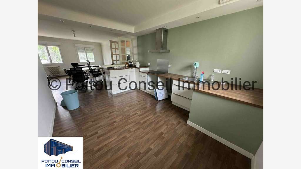 Loue bureau 91m² au 1er étage centre ville Niort