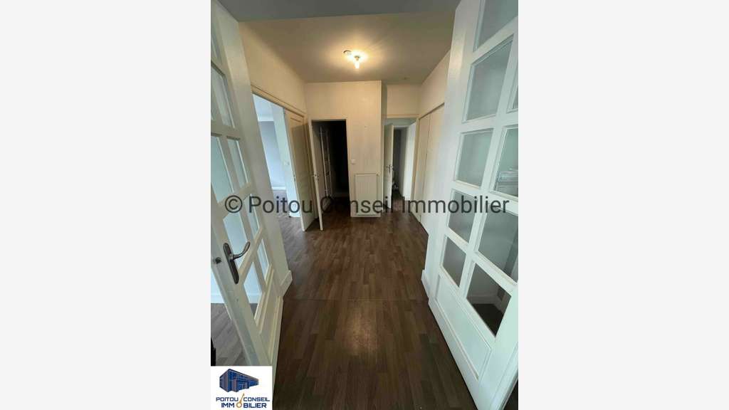 Loue bureau 91m² au 1er étage centre ville Niort