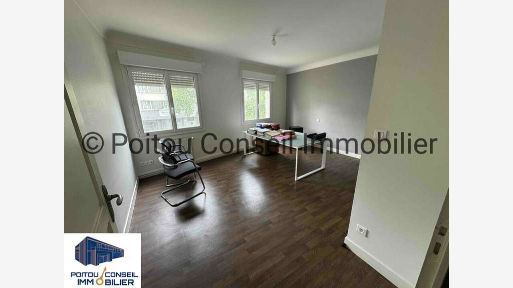 Loue bureau 91m² au 1er étage centre ville Niort
