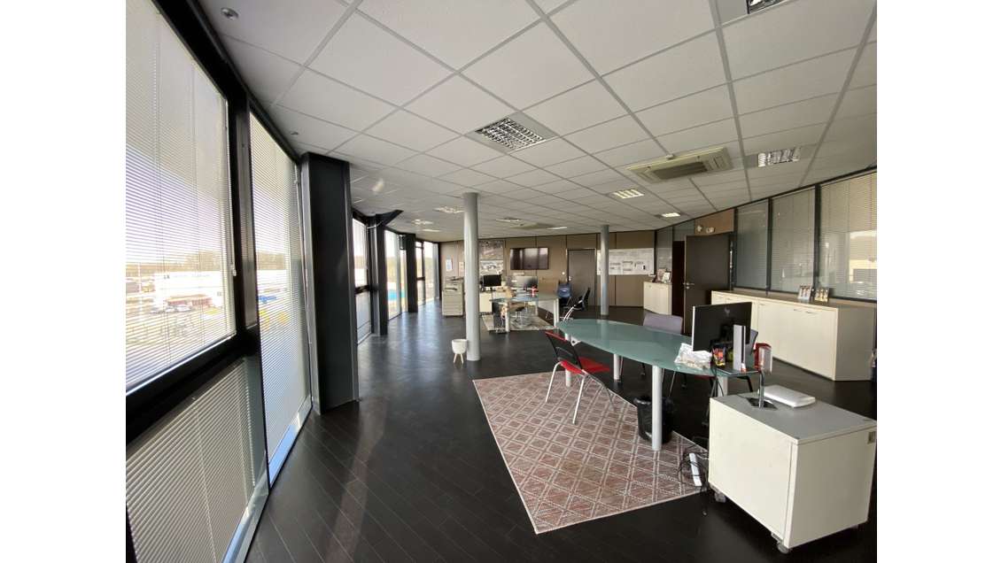 Bureaux meublés R+2 à louer proche Chartres A11