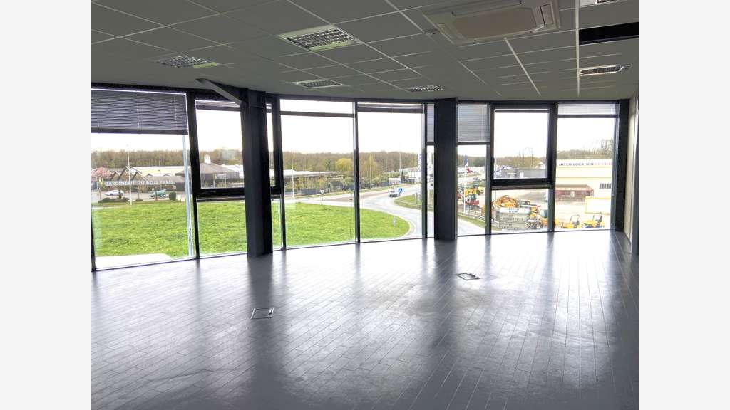 Bureaux meublés R+2 à louer proche Chartres A11