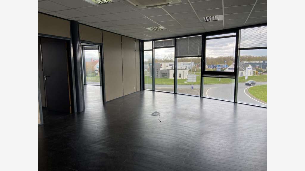 Bureaux meublés R+2 à louer proche Chartres A11