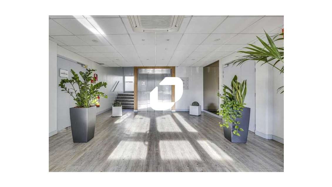 A louer Bureaux 303m² Noisiel