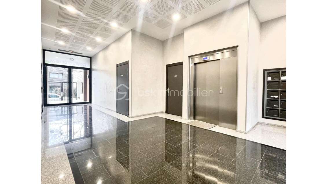 A louer bureau 33m² + parking immeuble de standing