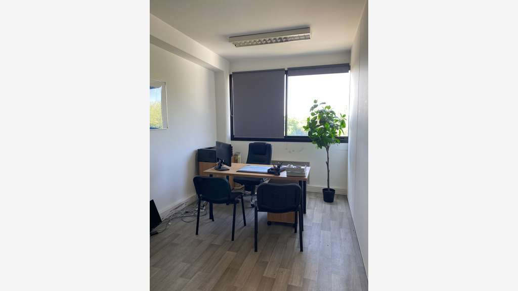A louer bureaux 137m² au 4ème étage Noisy le Grand