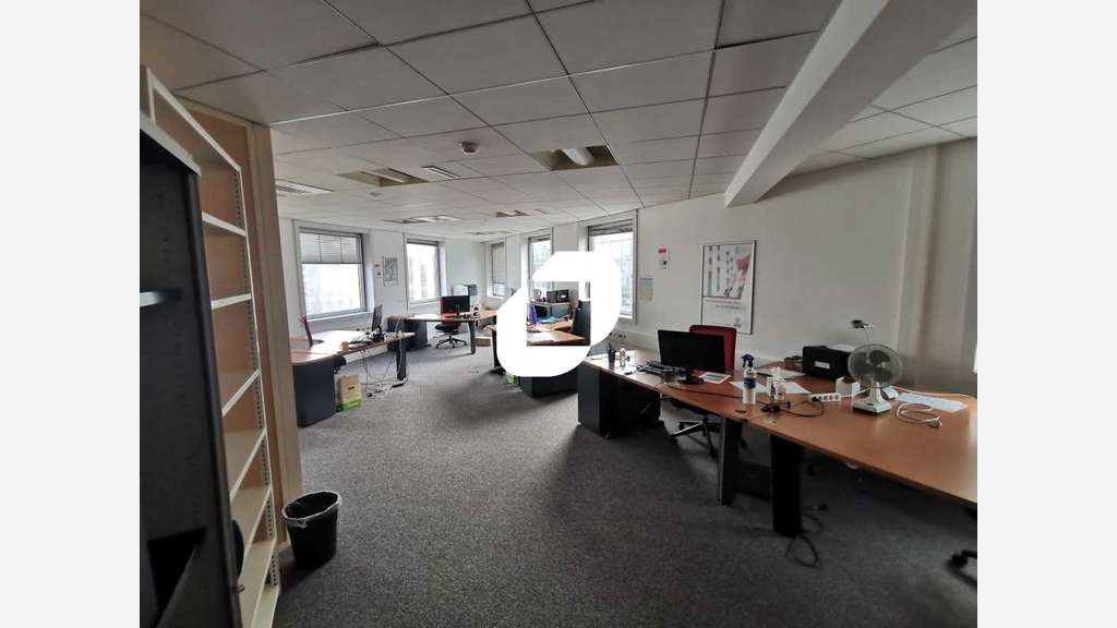 A louer Bureaux 1609m² Noisy le grand