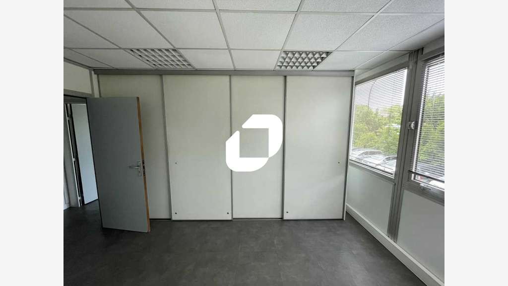 A louer Bureaux 200m² Noisy le grand