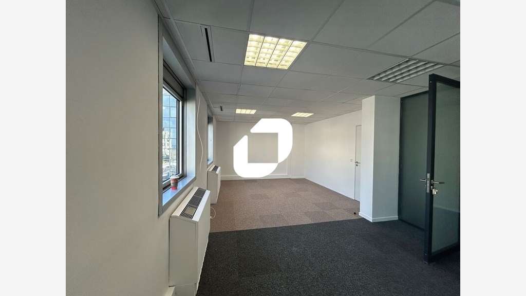 A louer Bureaux 97m² Noisy le grand