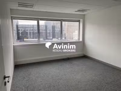 A louer bureaux de 1316m² à 1329m² Noisy-Le-Grand