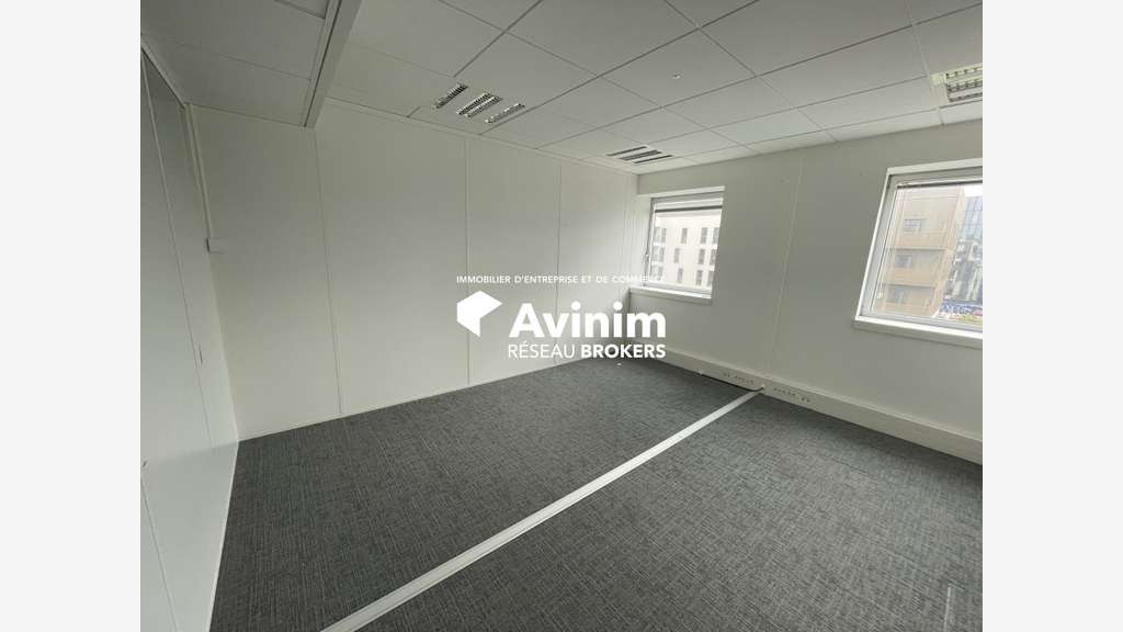 A louer bureaux de 1316m² à 1329m² Noisy-Le-Grand