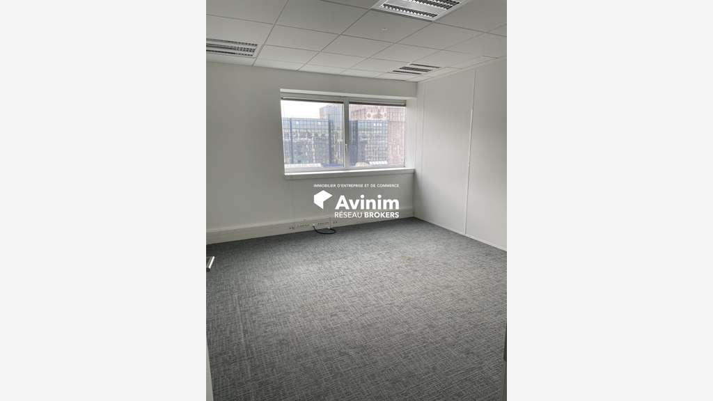 A louer bureaux de 1316m² à 1329m² Noisy-Le-Grand