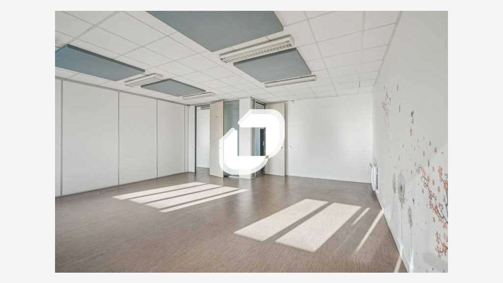 A louer Bureaux 785m² Noisy le sec