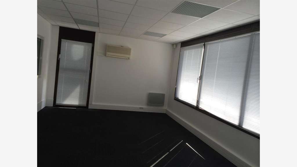 A louer bureaux 130m² RDC à Balma