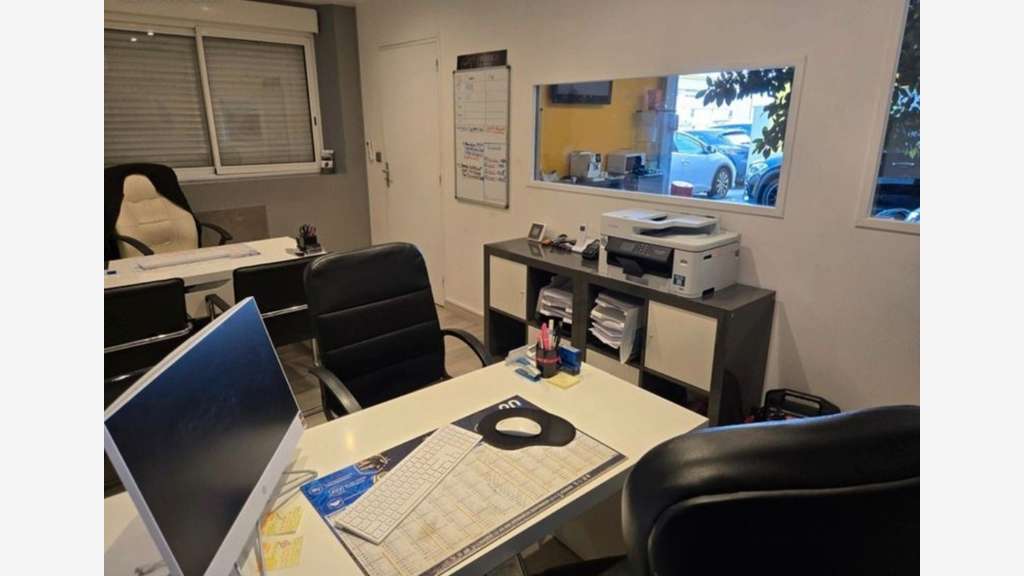 Local professionnel 360m² à louer Notre-Dame-d'Oé