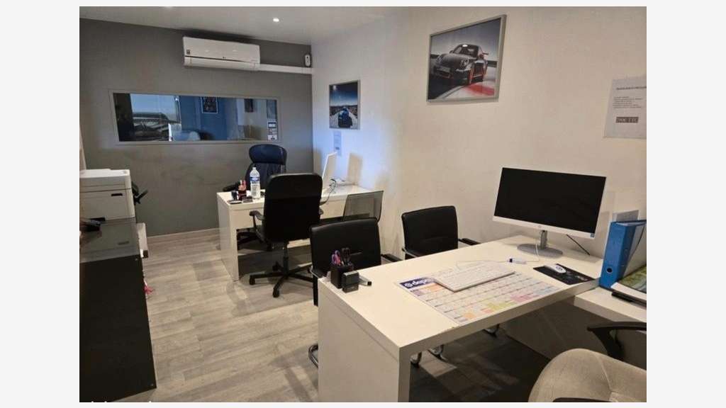 Local professionnel 360m² à louer Notre-Dame-d'Oé