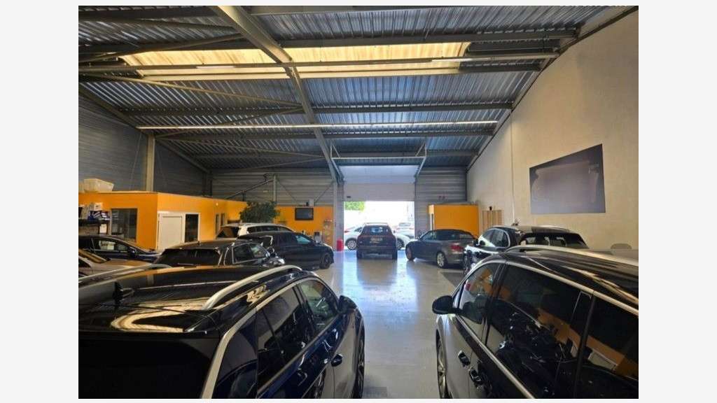 Local professionnel 360m² à louer Notre-Dame-d'Oé