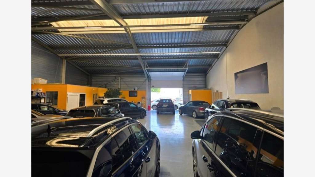 Local professionnel 360m² à louer Notre-Dame-d'Oé
