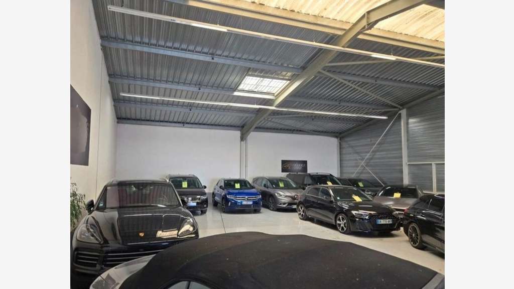 Local professionnel 360m² à louer Notre-Dame-d'Oé