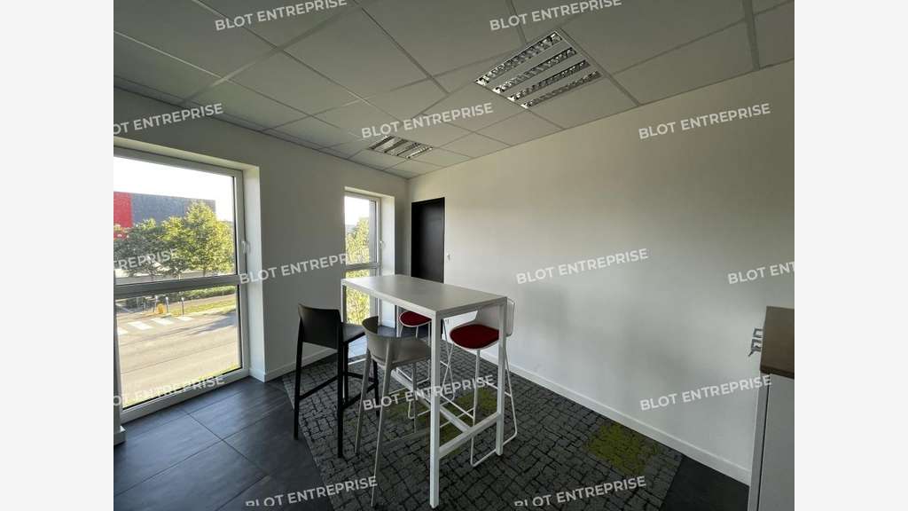 A louer bureaux 153m² à Rennes Ouest ZA du Vallon